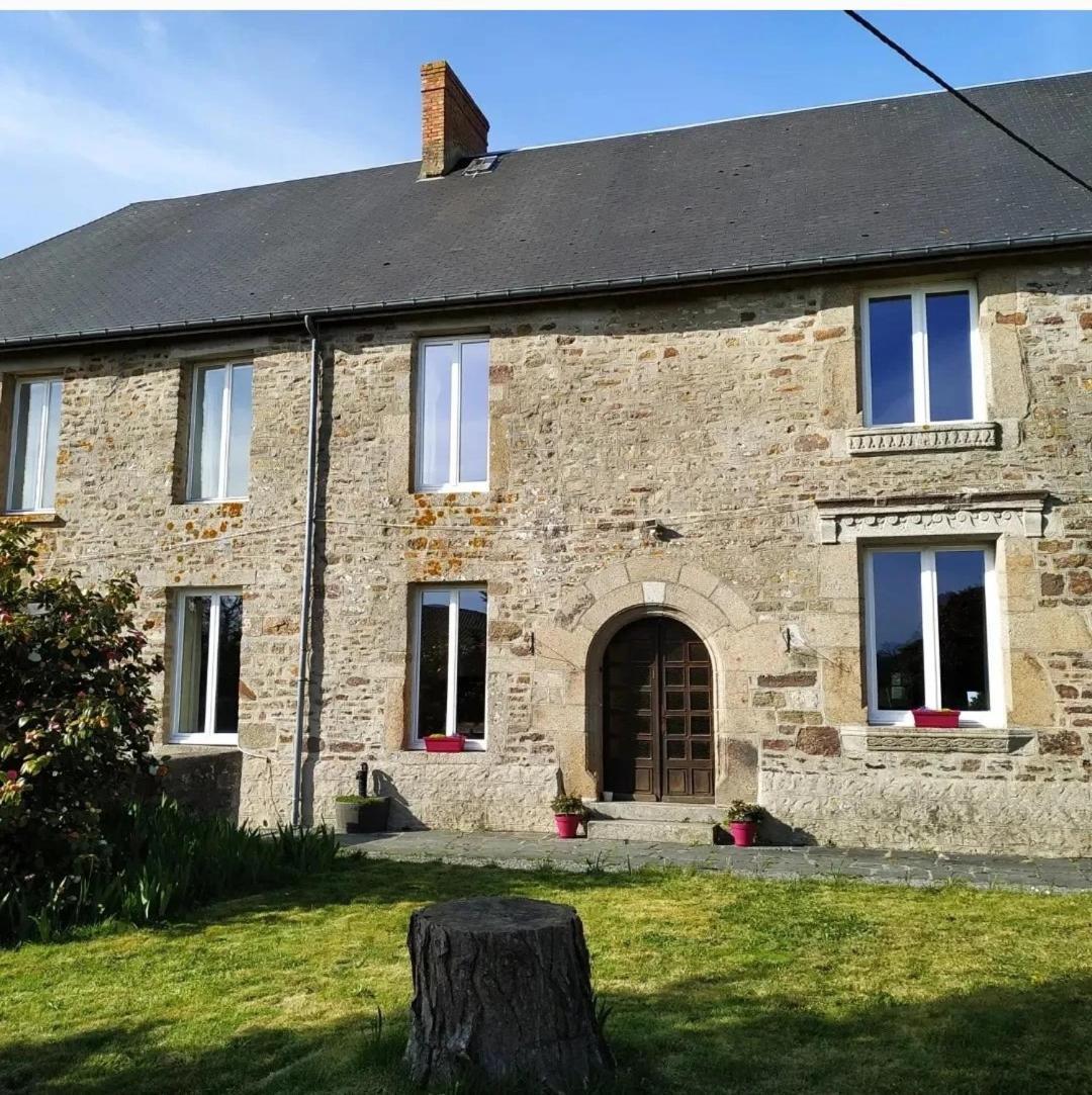 La Petellerie, Maison De Campagne Avec Piscine Pour Un Sejour Detente Moyon Экстерьер фото